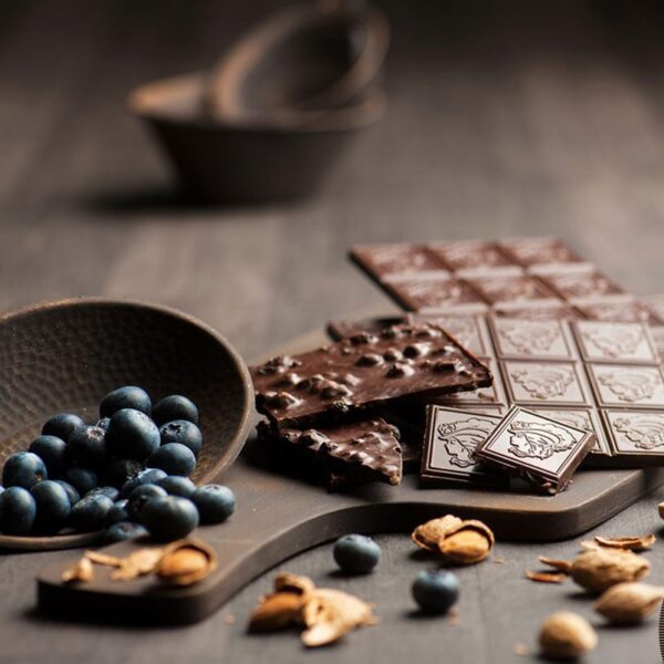Premium Series - Dark Chocolate with Almonds and Blueberries 80g